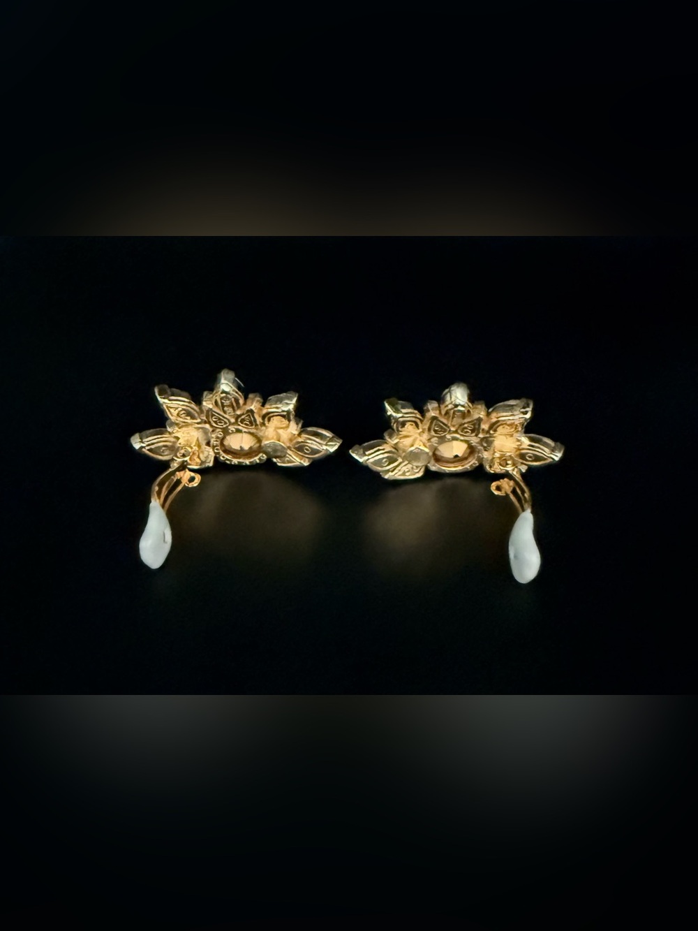 Fabulous Ciner Clip Earrings. Emerald Green Glass & Marquis Shaped Rhinestones. - Picture 3 of 5
